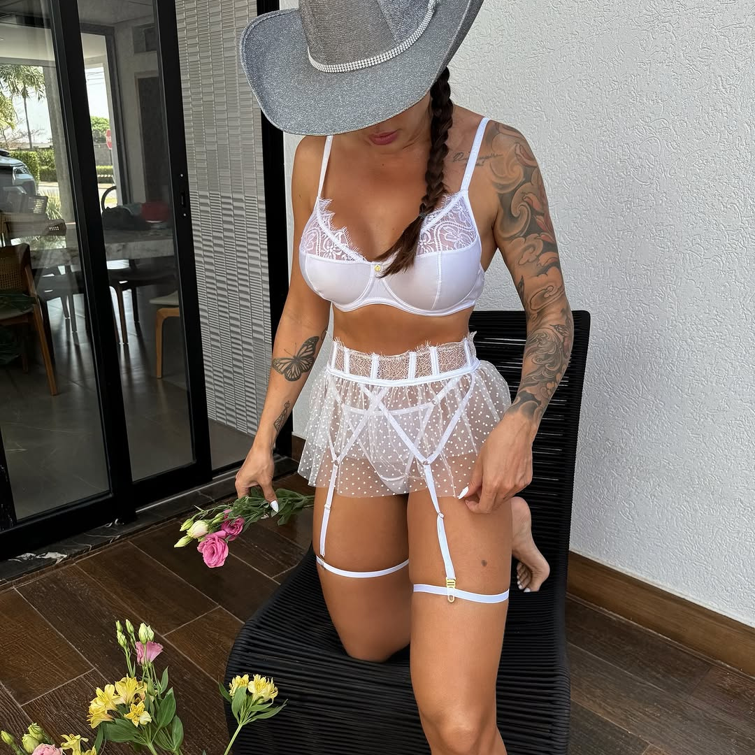 Elegant Set in Cirrê with Chantilly Lace